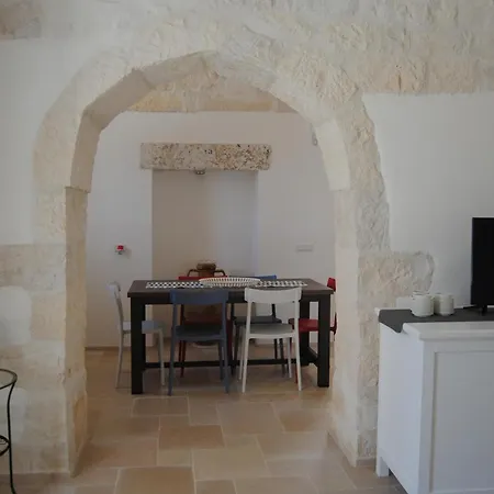 Trullo Cono Dorato Nyaraló Ostuni
