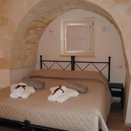 Trullo Cono Dorato Ostuni